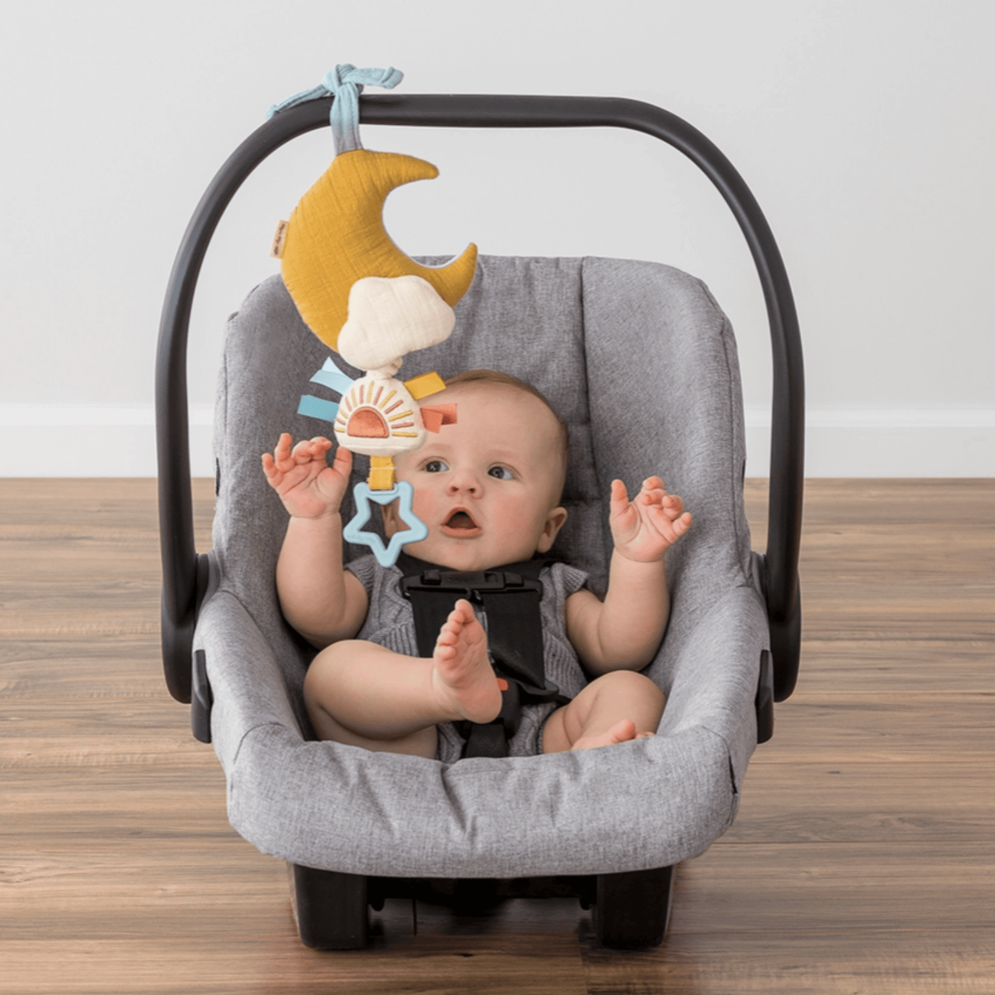 Itzy Ritzy Bitzy Notes Musical Pull-Down Toy Cloud/Sun Toys For The Car Seat